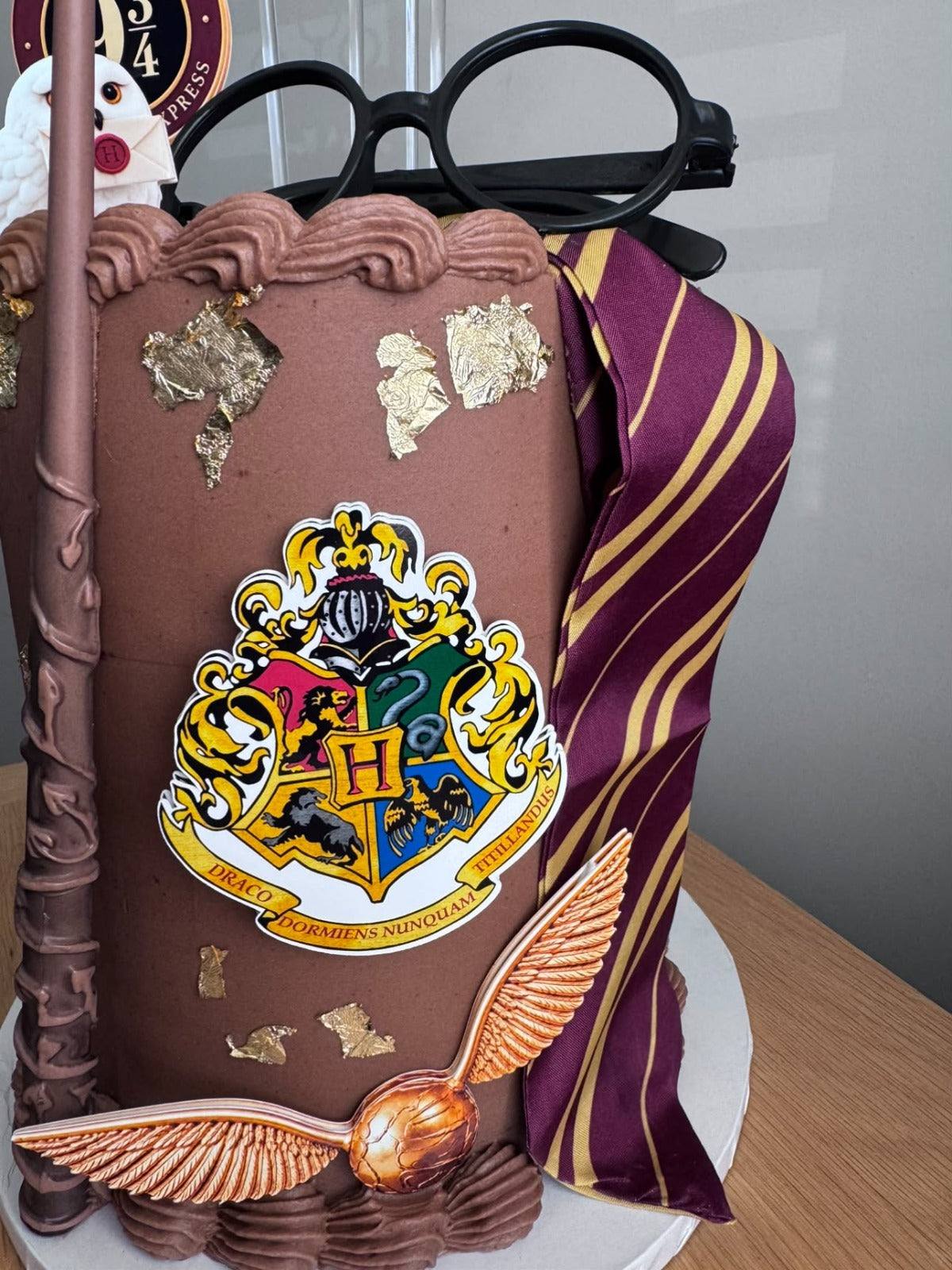 Personalised Harry Potter Cake Topper Decorations | Hogwarts Crest, Golden Snitch & Lightning Bolt