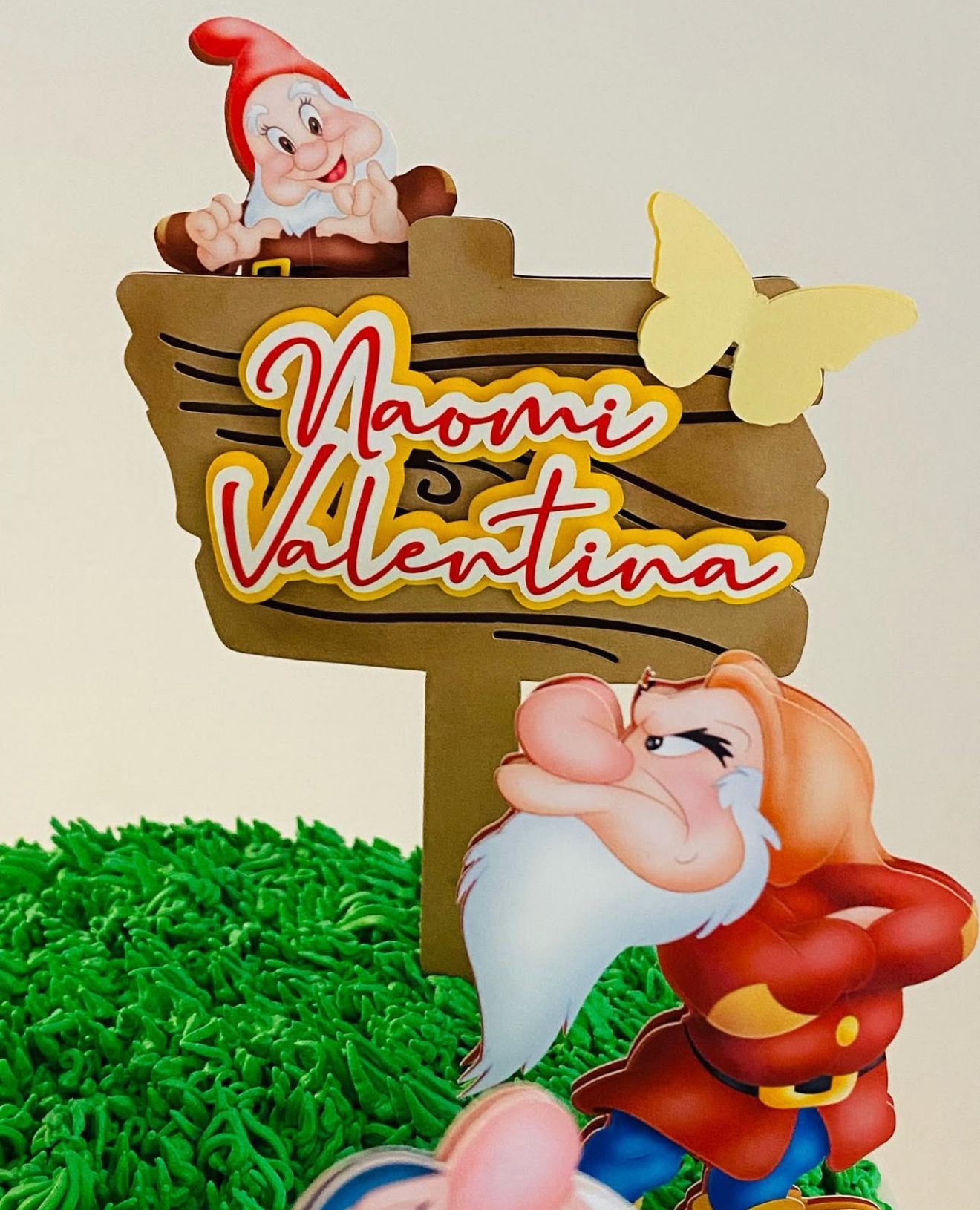 Snow White Cake Topper | Snow White and the Seven Dwarfs Birthday Decoration | Princess Party Supplies | Fairy Tale Theme Birthday Ideas | Personalised Snow White Party Decor