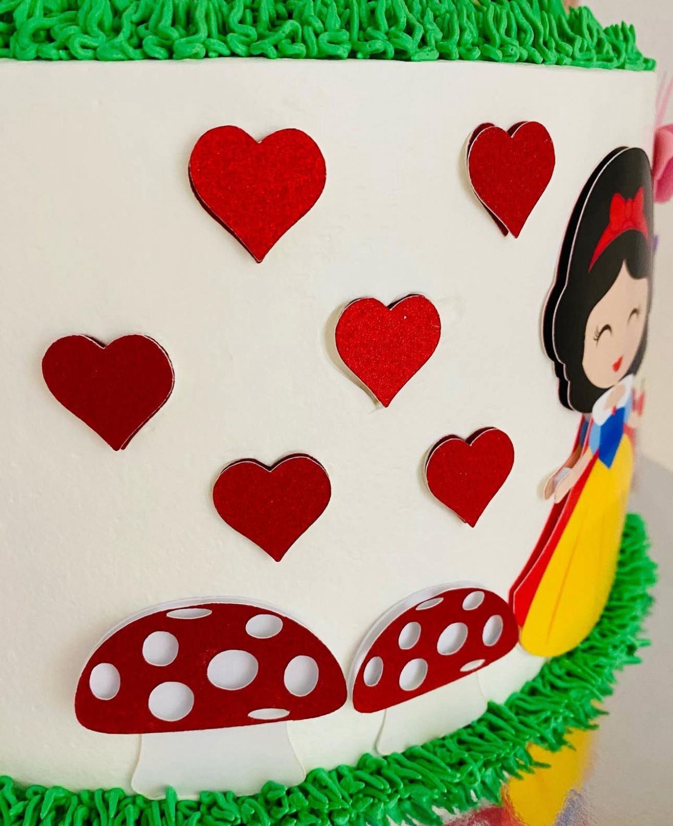 Snow White Cake Topper | Snow White and the Seven Dwarfs Birthday Decoration | Princess Party Supplies | Fairy Tale Theme Birthday Ideas | Personalised Snow White Party Decor