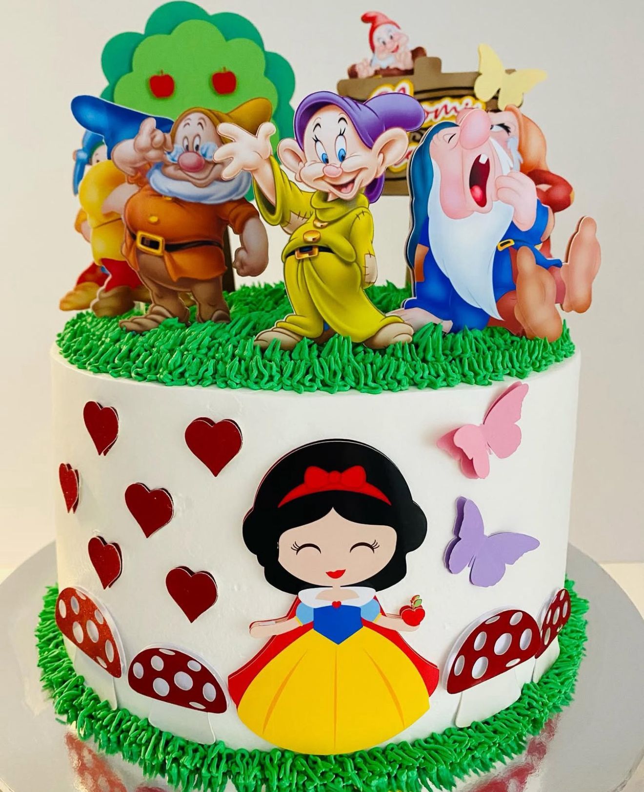 Snow White Cake Topper | Snow White and the Seven Dwarfs Birthday Decoration | Princess Party Supplies | Fairy Tale Theme Birthday Ideas | Personalised Snow White Party Decor