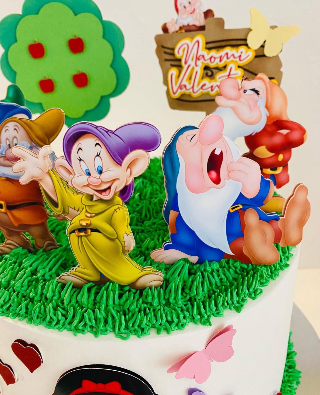 Snow White Cake Topper | Snow White and the Seven Dwarfs Birthday Decoration | Princess Party Supplies | Fairy Tale Theme Birthday Ideas | Personalised Snow White Party Decor